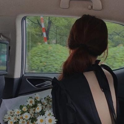 当红小花隐婚生子传闻，经纪人连夜公关，深夜持续发酵